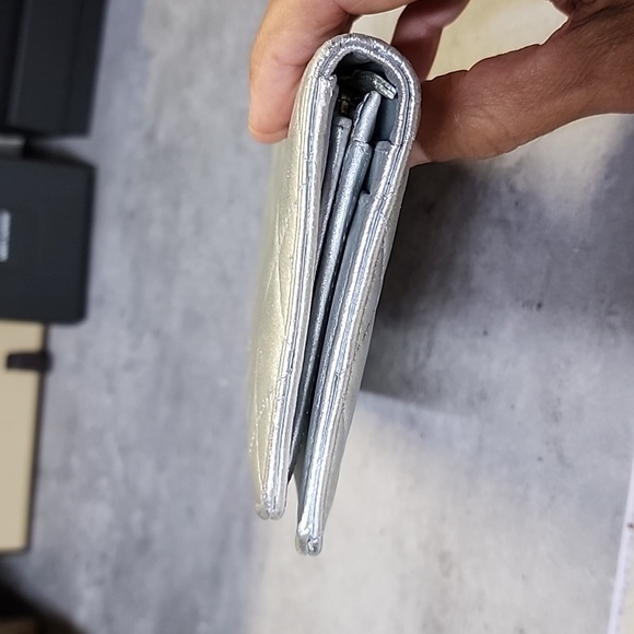 Authentic Chanel wallet - Picture 7 of 17